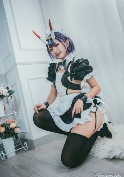《纵意花丛》