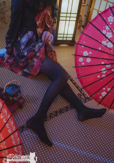 《安达与岛村》