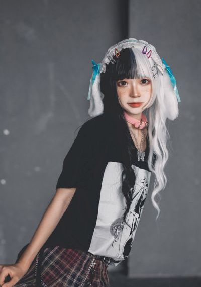 火山口下的2个人