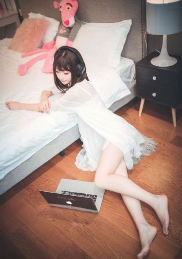 少妇被脱得精光调教