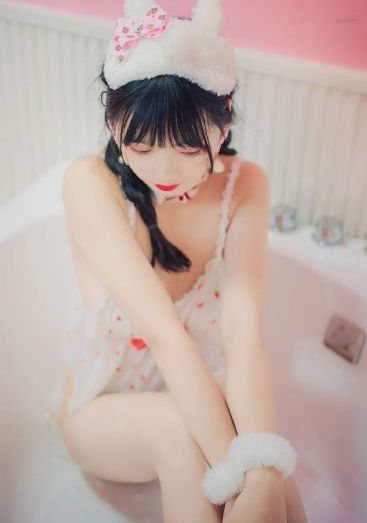 粉嫩小箩莉奶水四溅在线观看
