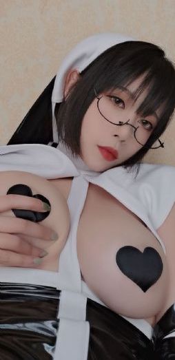 龙纹身的女孩